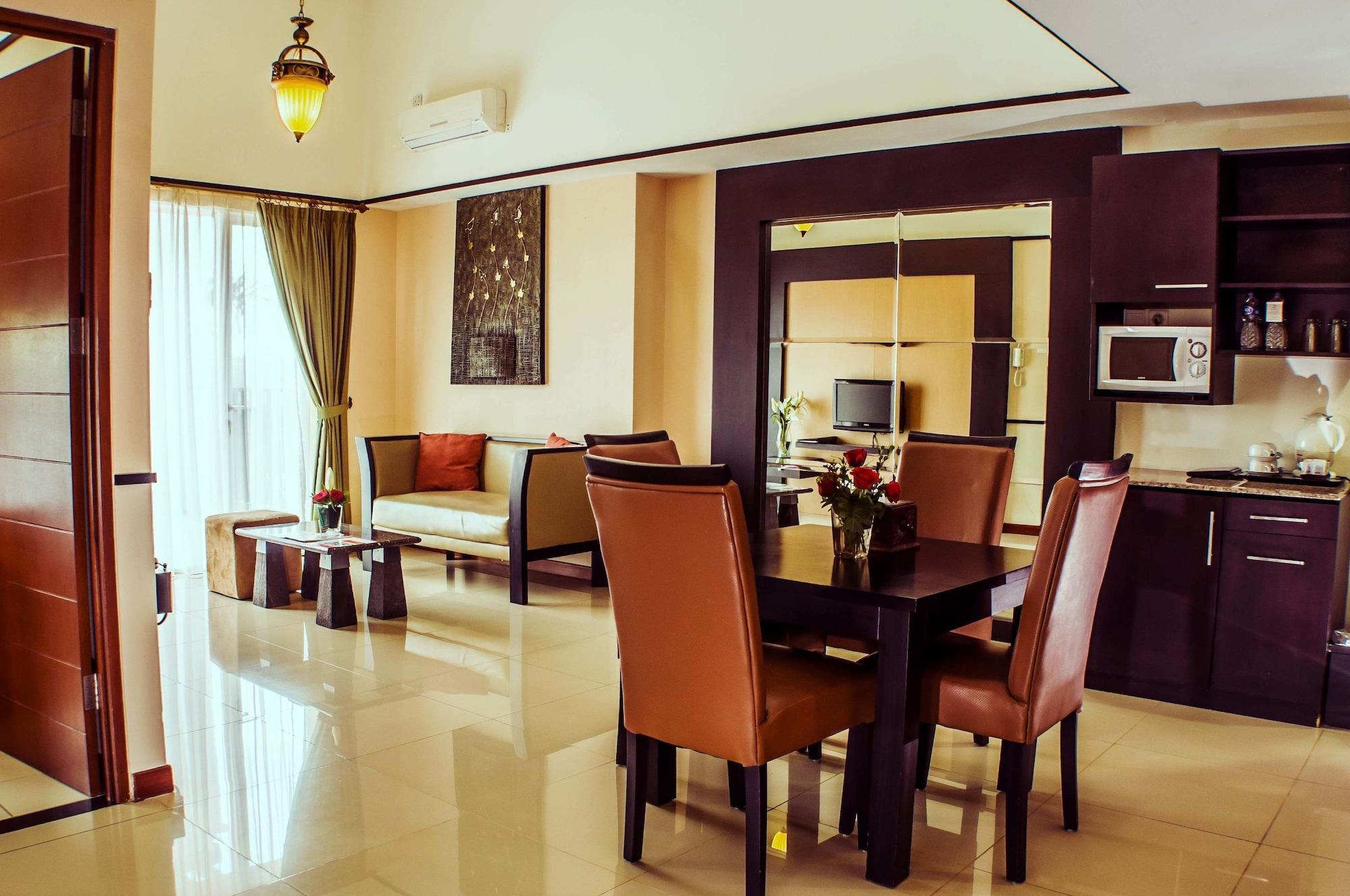 Marbella Suites Bandung Cimenyan Екстериор снимка