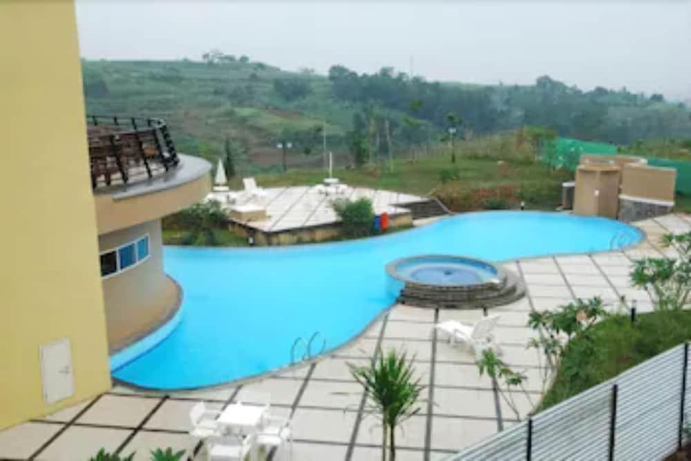 Marbella Suites Bandung Cimenyan Екстериор снимка