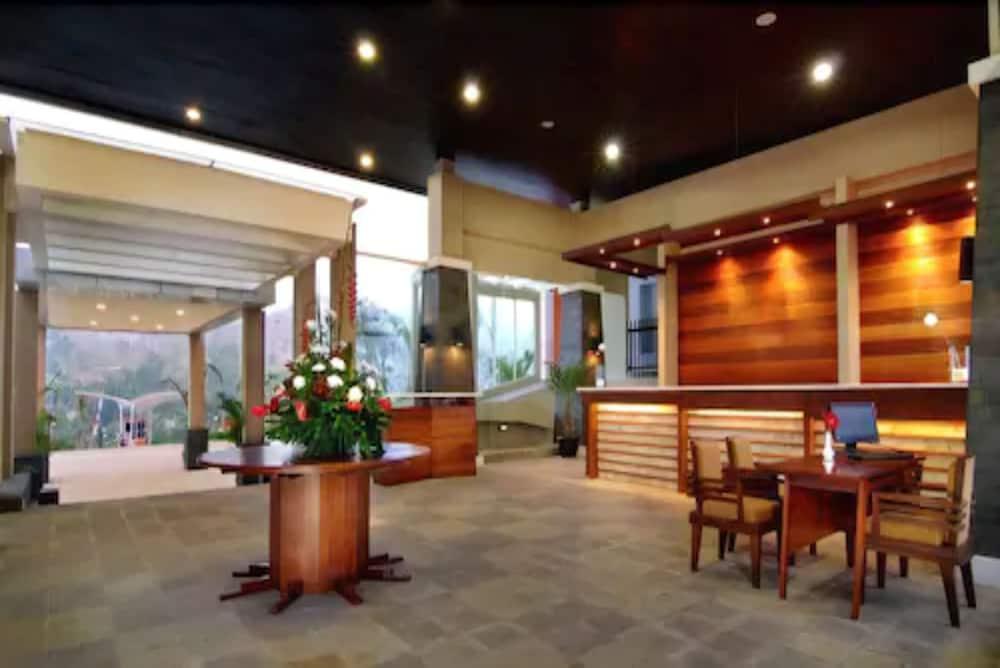 Marbella Suites Bandung Cimenyan Екстериор снимка