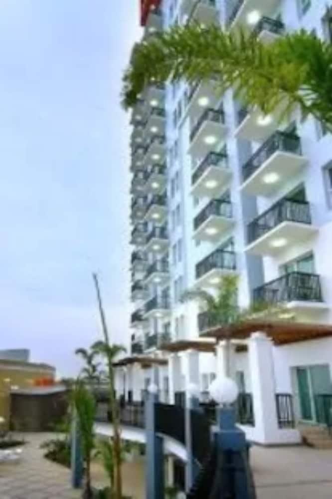 Marbella Suites Bandung Cimenyan Екстериор снимка