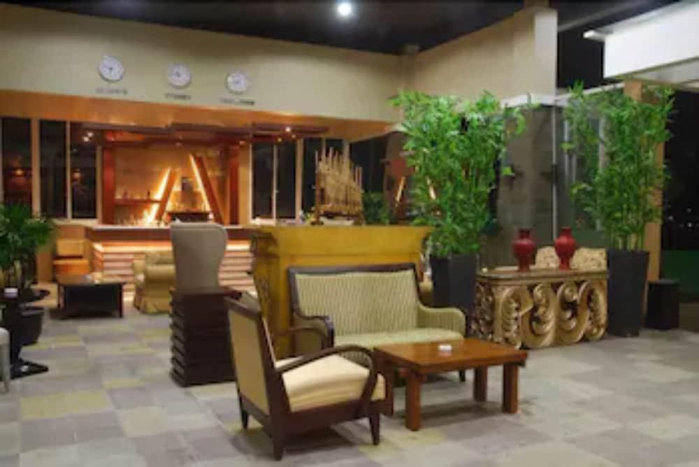 Marbella Suites Bandung Cimenyan Екстериор снимка