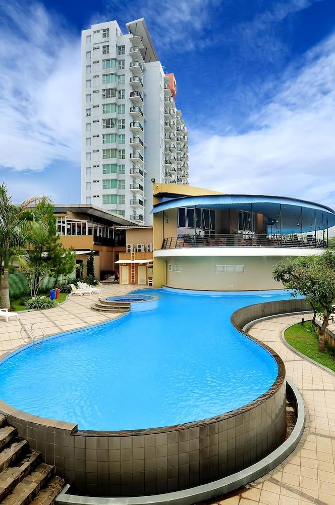 Marbella Suites Bandung Cimenyan Екстериор снимка