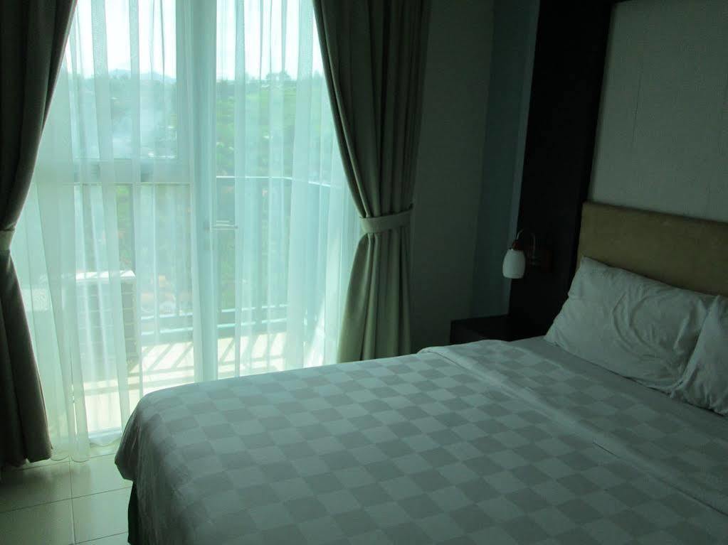 Marbella Suites Bandung Cimenyan Екстериор снимка
