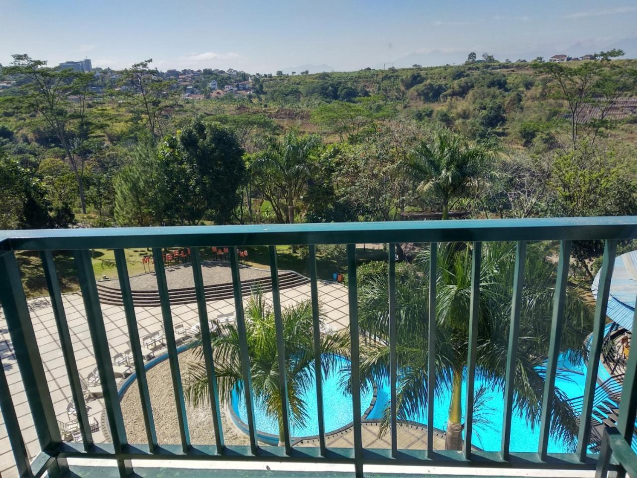 Marbella Suites Bandung Cimenyan Екстериор снимка