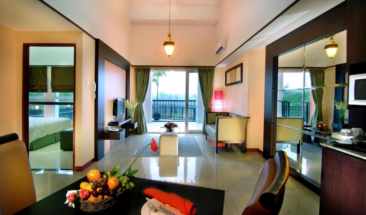 Marbella Suites Bandung Cimenyan Екстериор снимка